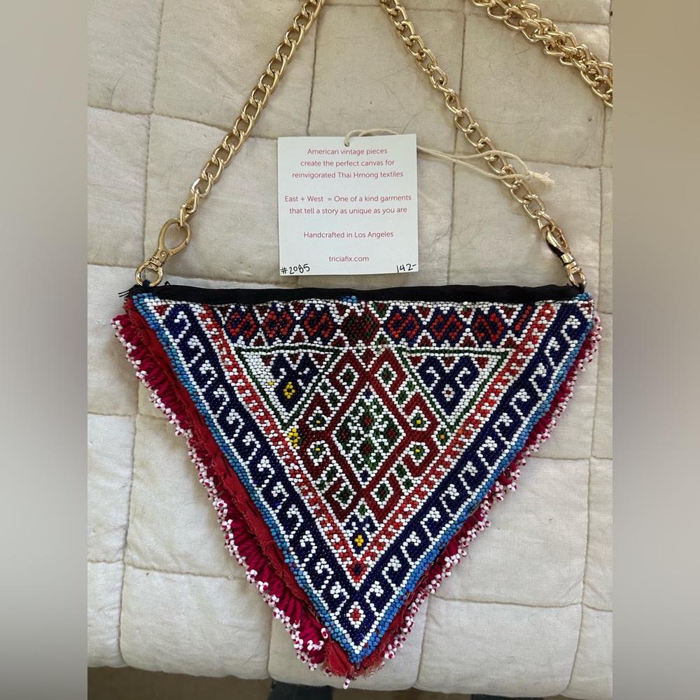 Beaded Triangular Purse - Picture 2 of 3